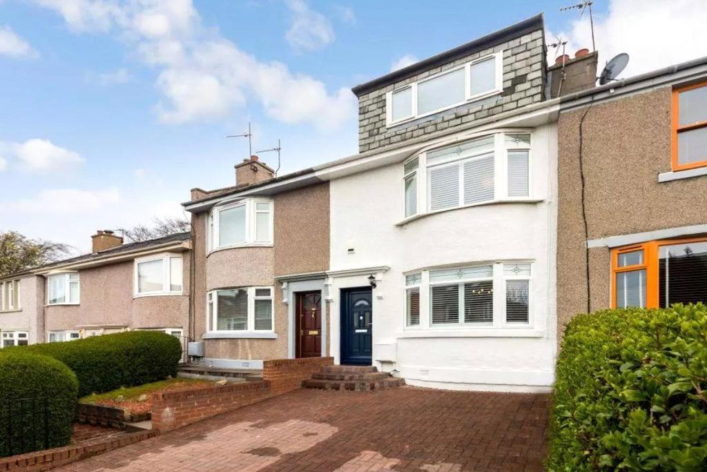 Claremont Bank, Edinburgh... 3 bed terraced house £1,745 pcm (£403 pw)