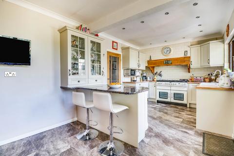 17 Hillcrest Road, Hockley, SS5 4QB