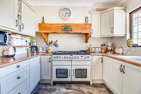17 Hillcrest Road, Hockley, SS5 4QB