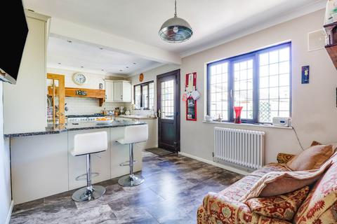 17 Hillcrest Road, Hockley, SS5 4QB
