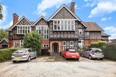 3 bedroom flat to rent, Gordon Avenue, Stanmore