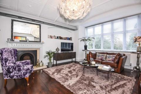 3 bedroom flat to rent, Gordon Avenue, Stanmore