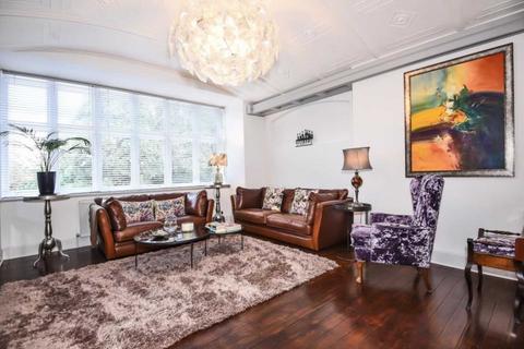 3 bedroom flat to rent, Gordon Avenue, Stanmore