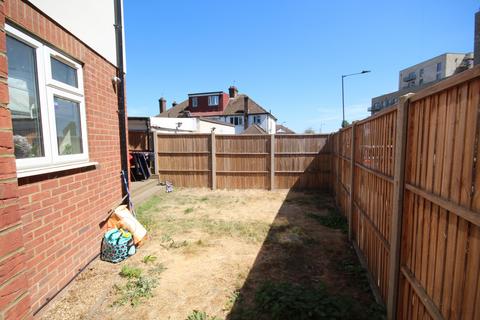 1a Craigmuir Park, Wembley, HA0 1NY