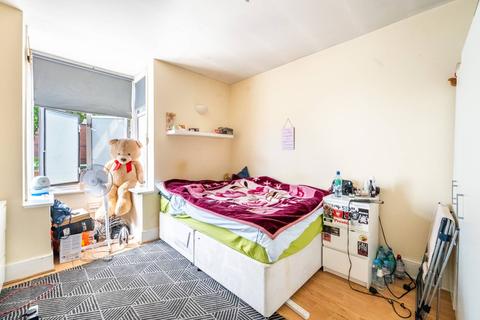 3 bedroom house to rent - Cavendish Road, Colliers Wood, London, SW19