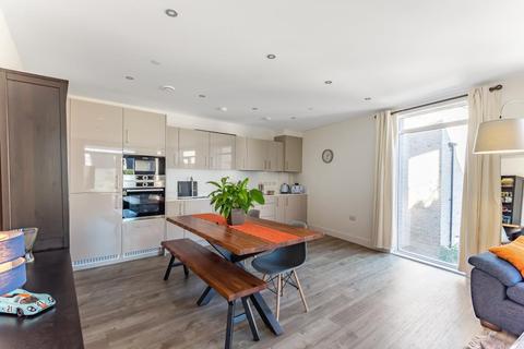 Flat 18, Willow Court Barton Fields Road, Headington, Oxford, OX3 9FQ