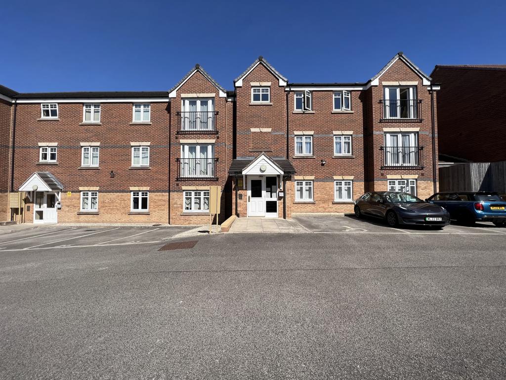 Bellflower Close, Castleford 2 bed apartment £695 pcm (£160 pw)