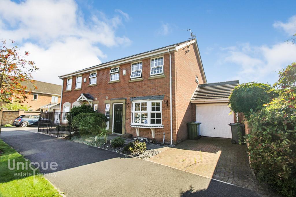 Nelson Way, Lytham St. Annes, FY8 3 bed semidetached house £300,000