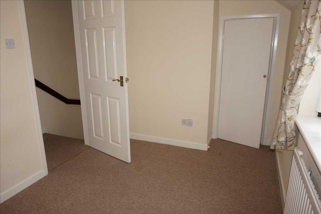 Front bedroom 1 :