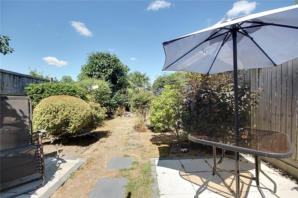 Albany Park Avenue, Enfield, EN3 3 bed terraced house £1,700 pcm (£