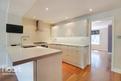 10 Crossley Close, Biggin Hill, Westerham, TN16 3BL
