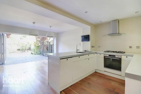 10 Crossley Close, Biggin Hill, Westerham, TN16 3BL