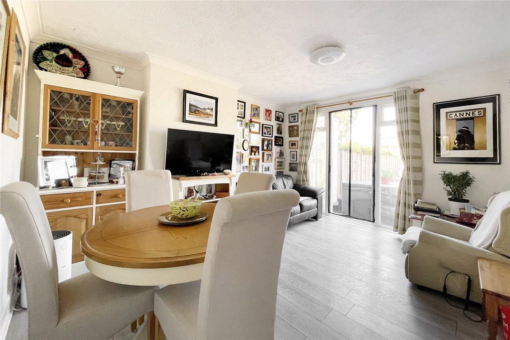 Parkside Avenue, Littlehampton, West Sussex 4 bed semidetached house