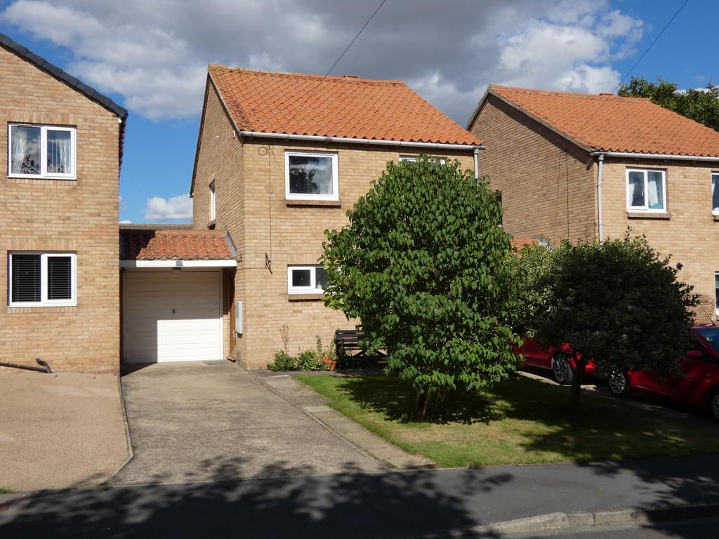 Hazel Court, Aiskew, Bedale 4 bed link detached house for sale £260,000