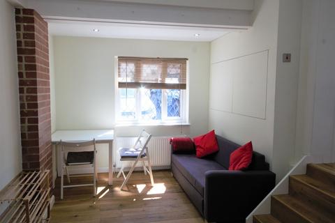 1 bedroom ground floor flat to rent - Cranbourne Drive, Pinner HA5