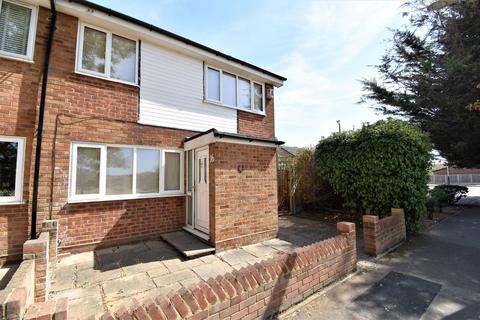 3 bedroom end of terrace house to rent, Scotney Walk, Hornchurch
