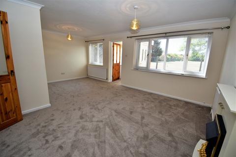 3 bedroom end of terrace house to rent, Scotney Walk, Hornchurch