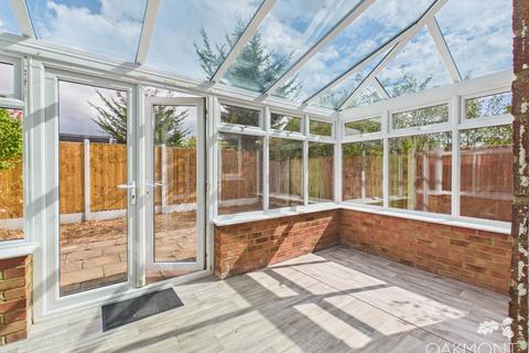 3 bedroom end of terrace house to rent, Scotney Walk, Hornchurch