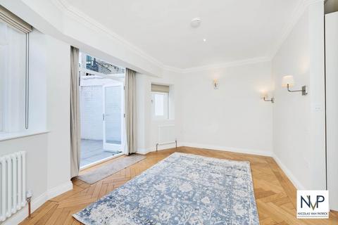 3 bedroom apartment to rent, Hans Crescent, Knightsbridge, SW1X