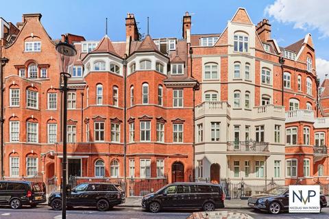 3 bedroom apartment to rent, Hans Crescent, Knightsbridge, SW1X