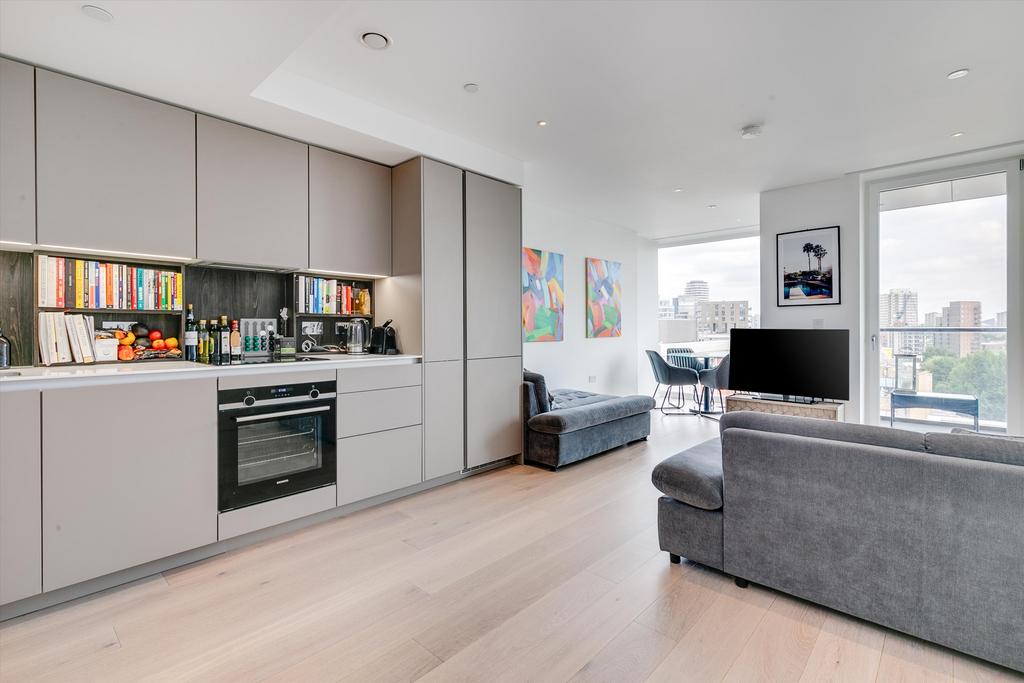 York Place, London, Sw11. 1 Bed Flat For Sale - £600,000