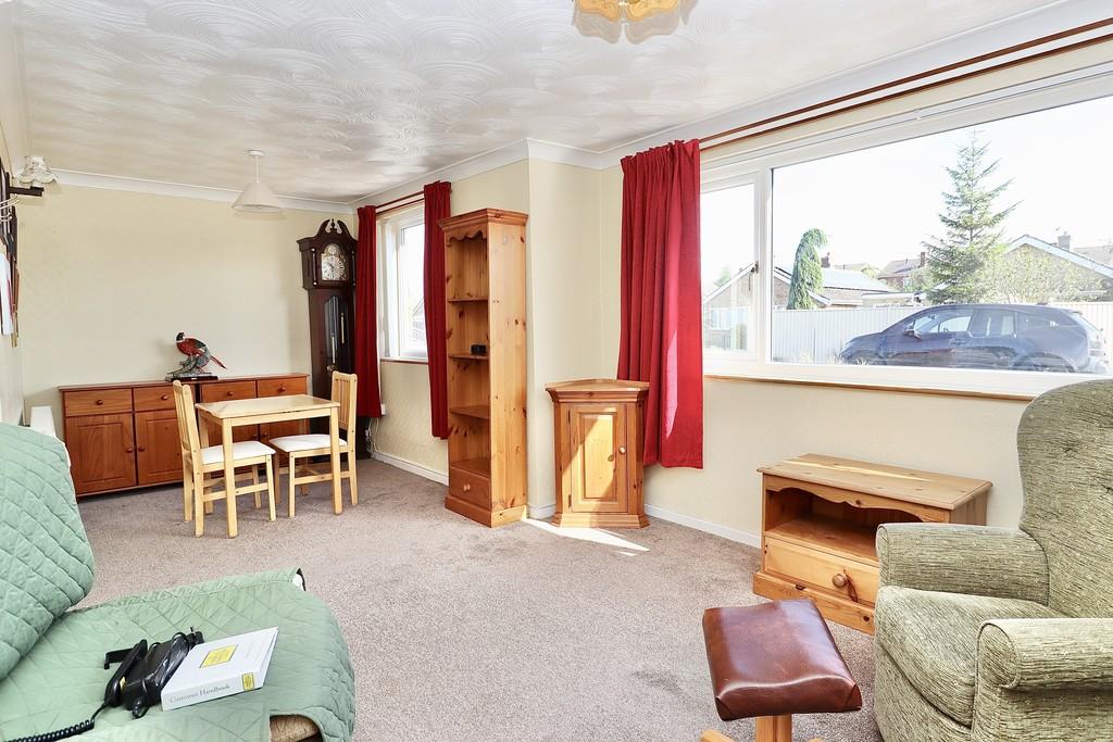 Londesborough Way, Metheringham 2 bed detached bungalow £170,000