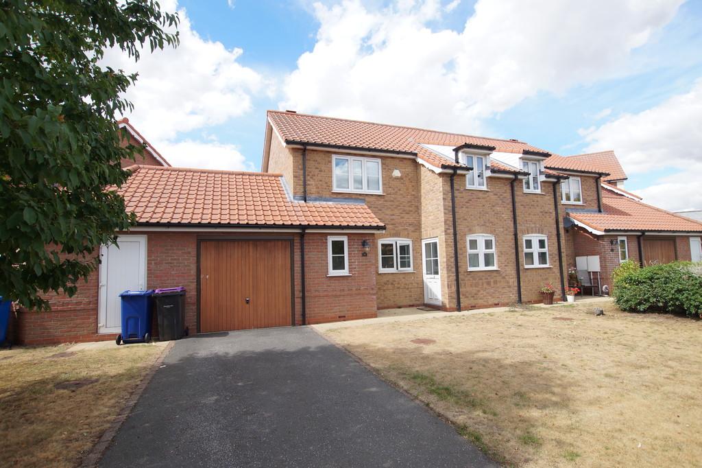 Park Lane, Burton Waters 3 bed townhouse £1,150 pcm (£265 pw)