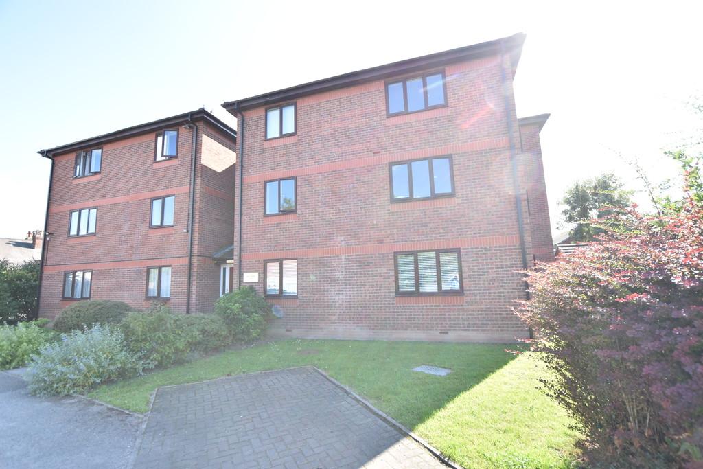 Haydock Close, Chester 1 bed ground floor flat £725 pcm (£167 pw)