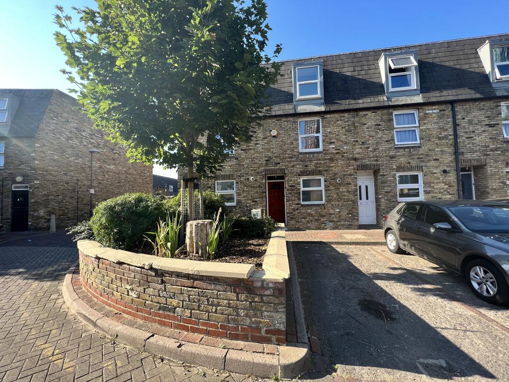Walton Close, London, SW8 4 bed townhouse to rent £3,748 pcm (£865 pw)