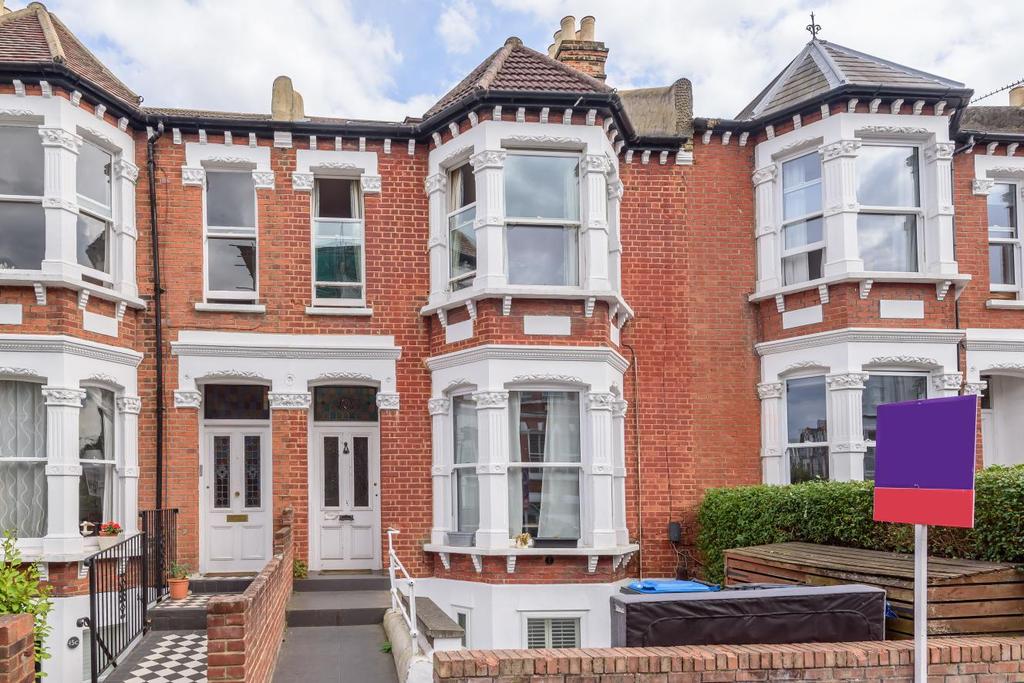 Woodside, Wimbledon 2 bed flat for sale £700,000