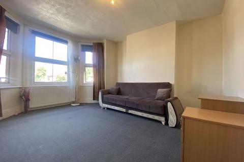 3 bedroom flat for sale - Manor Park Crescent, Edgware