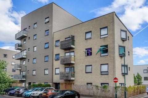 2 bedroom apartment for sale - Ferndale Crescent, Carshalton, London, SM5