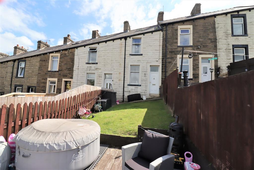 Queen Street, Barnoldswick, BB18 3 bed terraced house £169,950