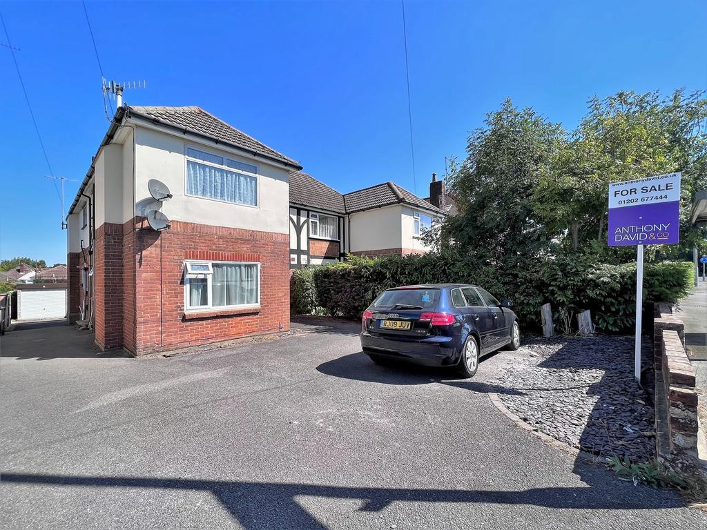 Dorchester Road, Oakdale, Poole, BH15 3 bed apartment £265,000