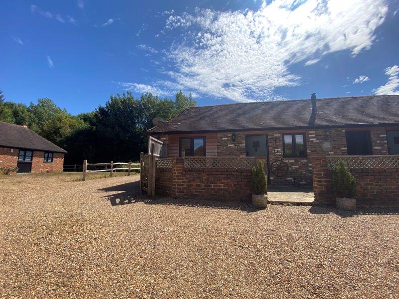 Willow Lane, Paddock Wood 1 bed property £1,200 pcm (£277 pw)