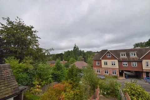 89 Kings Road, Haslemere, GU27 2QG