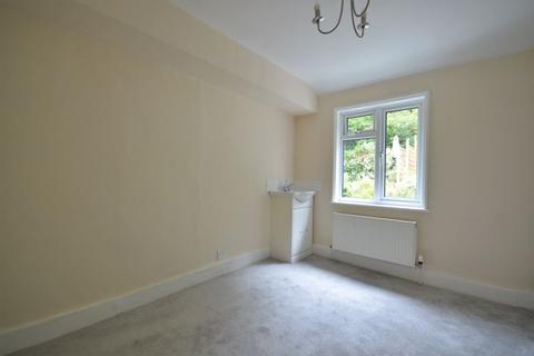 89 Kings Road, Haslemere, GU27 2QG