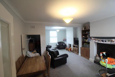 3 bedroom terraced house to rent, Linton, DE12