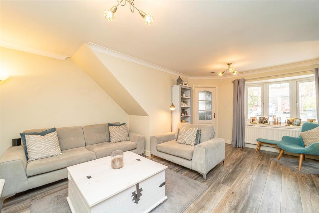 23 Penleigh Gardens, Wombourne 3 bed detached house £365,000