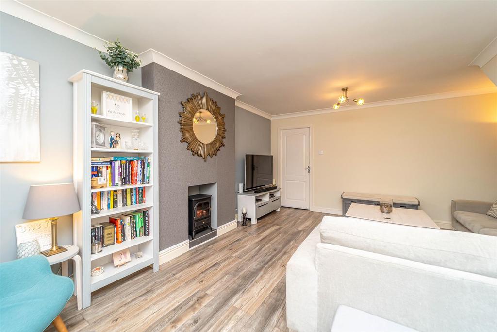 23 Penleigh Gardens, Wombourne 3 bed detached house £365,000