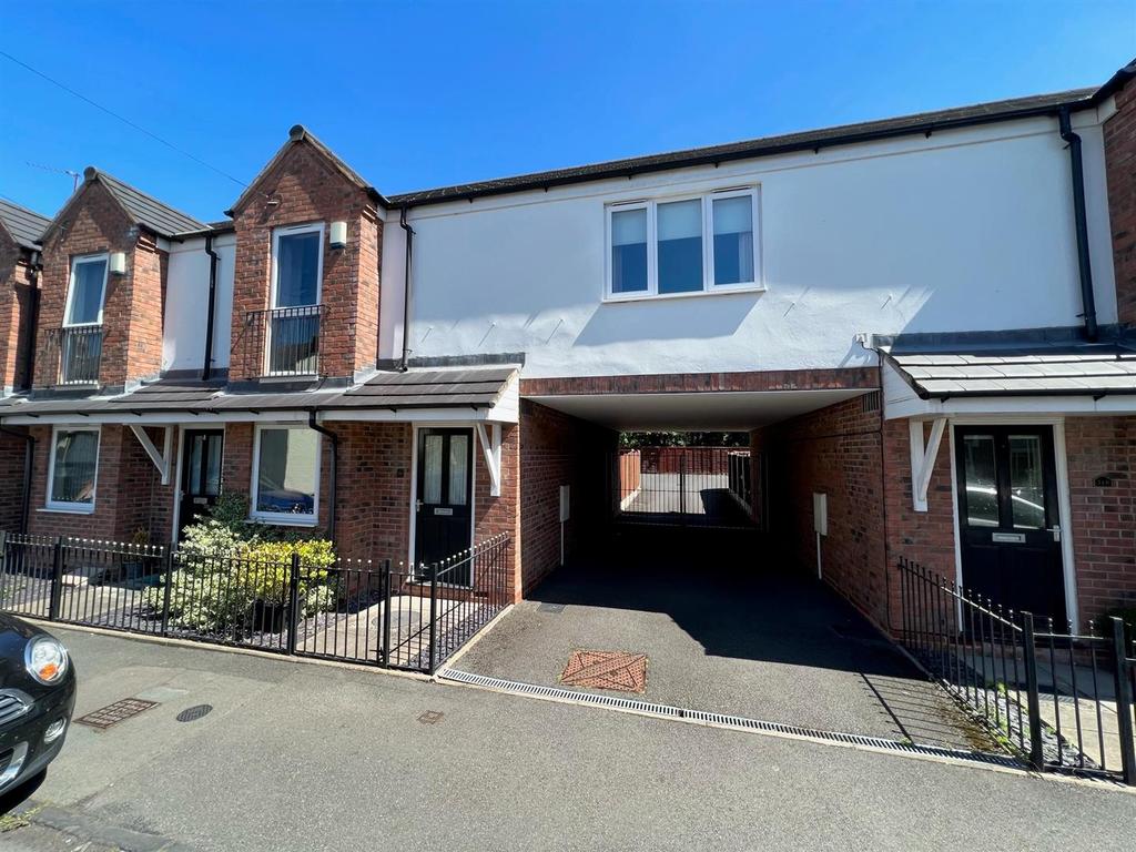 West Street, Stourbridge, DY8 1XN 3 bed terraced house £210,000