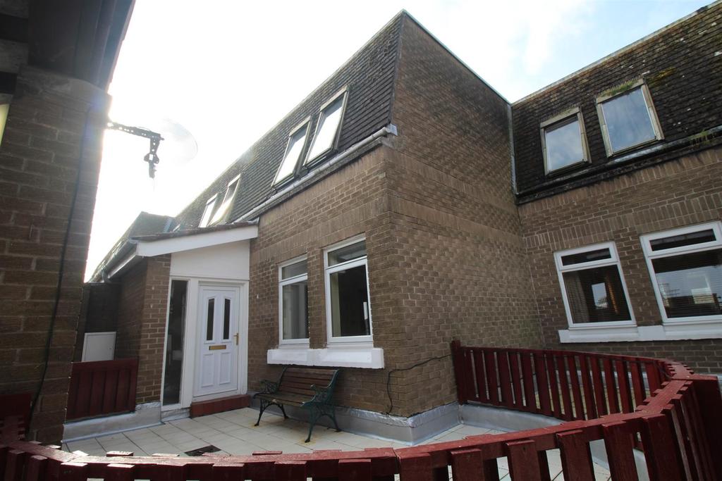 Highland Mary Place, Greenock 2 bed flat £500 pcm (£115 pw)