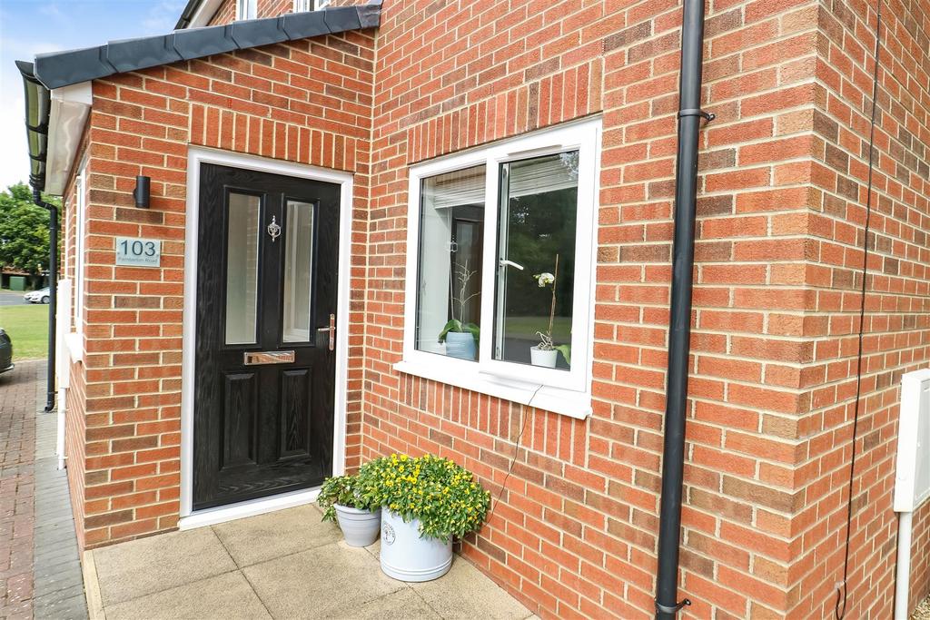 Pemberton Road, Newton Aycliffe 2 bed semidetached house £850 pcm (£