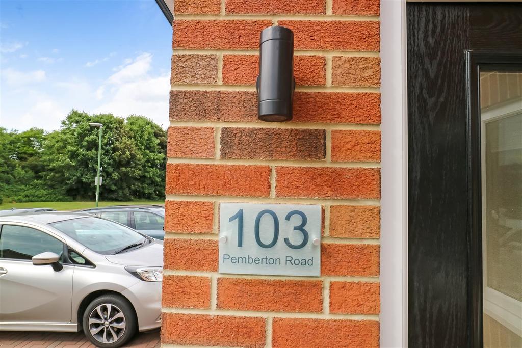 Pemberton Road, Newton Aycliffe 2 bed semidetached house £850 pcm (£196 pw)