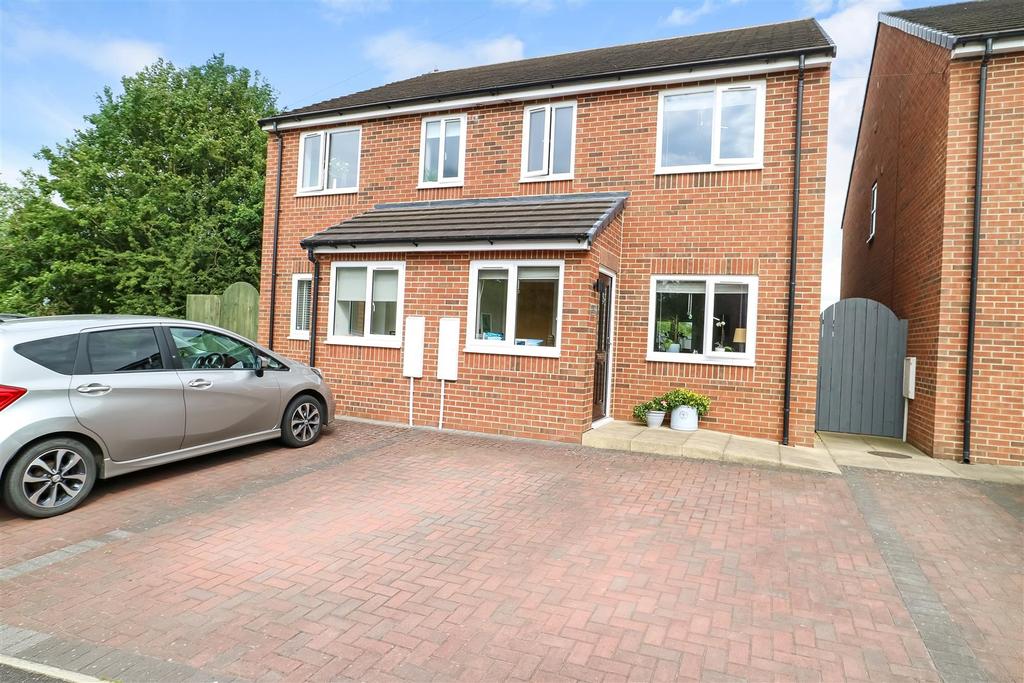 Pemberton Road, Newton Aycliffe 2 bed semidetached house £850 pcm (£196 pw)
