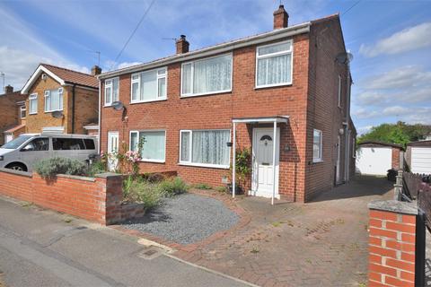 3 bedroom semi-detached house to rent - Highthorn Road, York