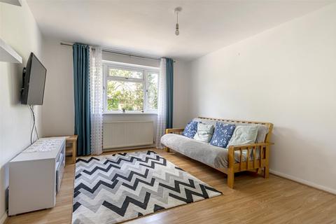 18, Bramshott Court South Bank, Surbiton, KT6 6DD