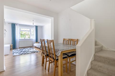 18, Bramshott Court South Bank, Surbiton, KT6 6DD