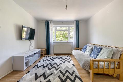 18, Bramshott Court South Bank, Surbiton, KT6 6DD