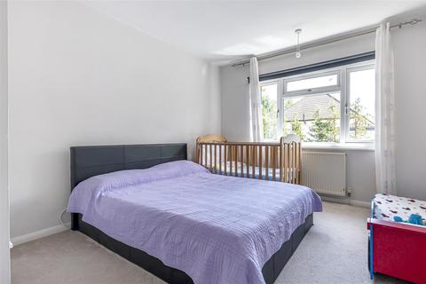 18, Bramshott Court South Bank, Surbiton, KT6 6DD
